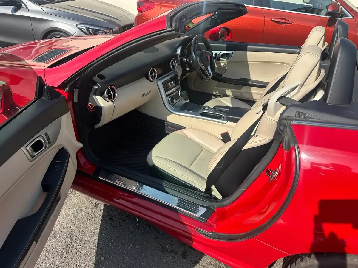 Begagnad Mercedes SLK250 AMG 2014 Röd Cab
