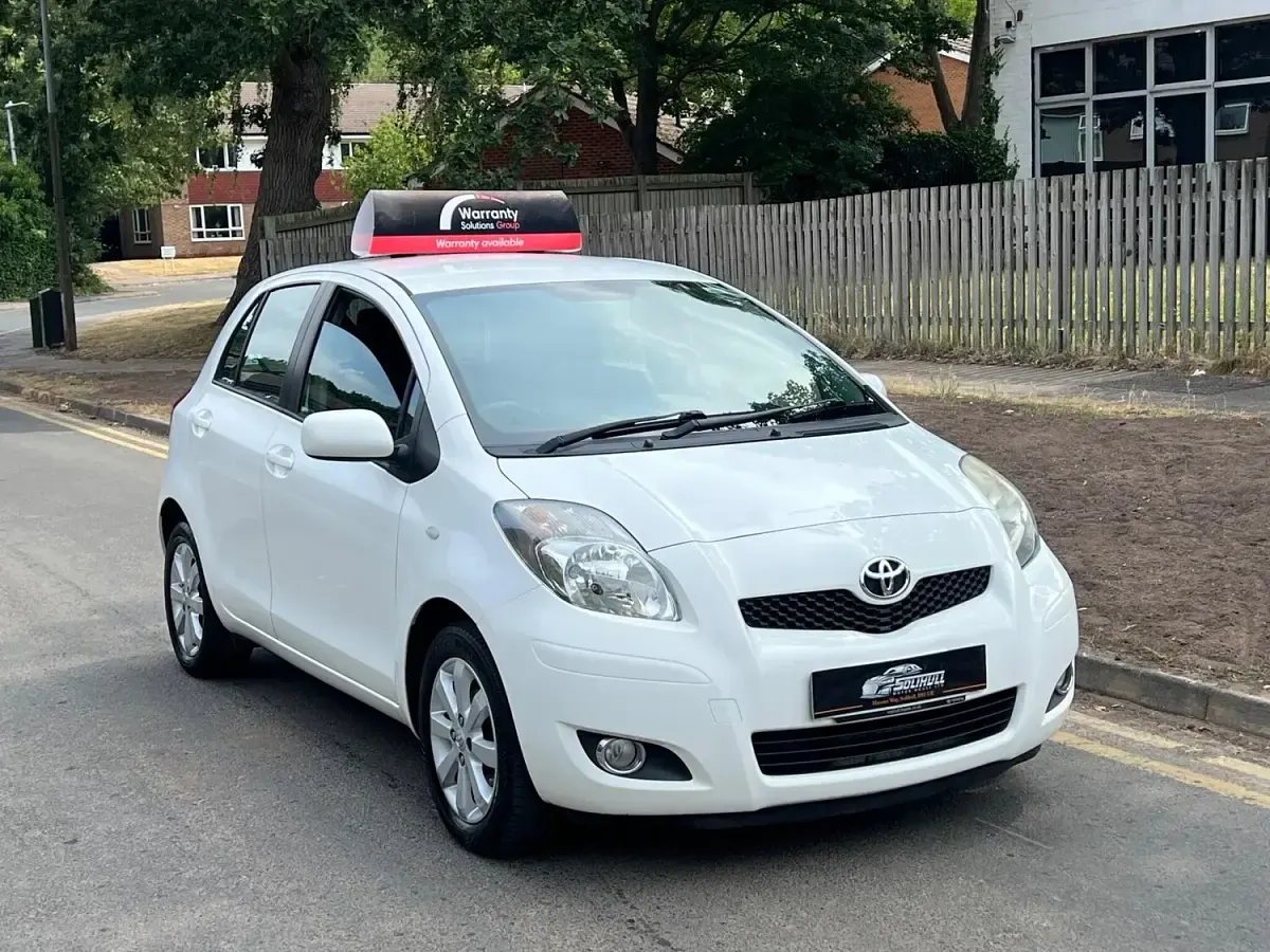 Used Toyota Yaris 2011 White Hatchback