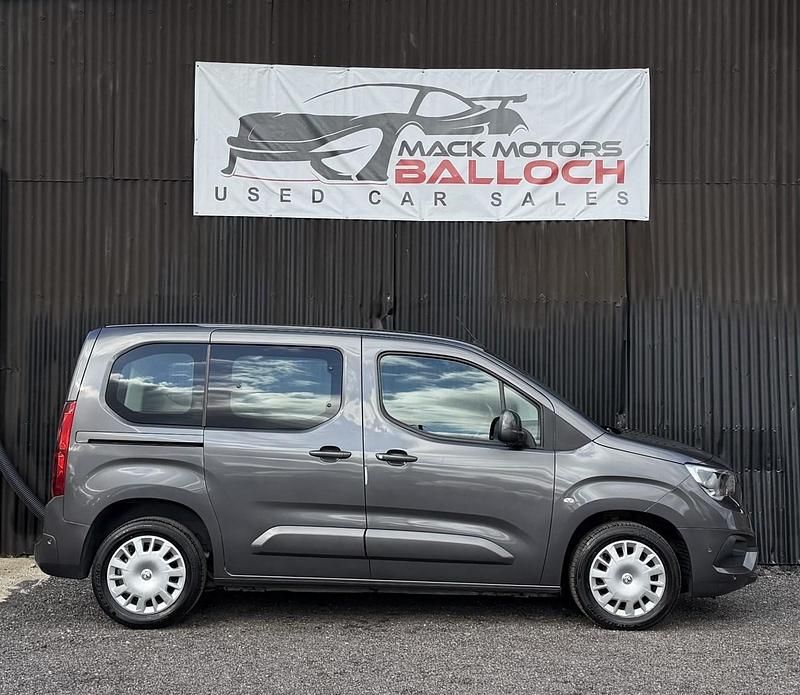 Begagnad Vauxhall Combo S 100 HK (73 kW) 2018 Grå Minibuss