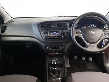 Used Hyundai i20 SE 100 HP (73 kW) 2017 Red Hatchback