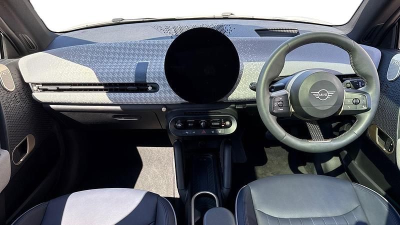 Used Mini Cooper SE Hatch 158 kW (215 HP) 2024 White Hatchback