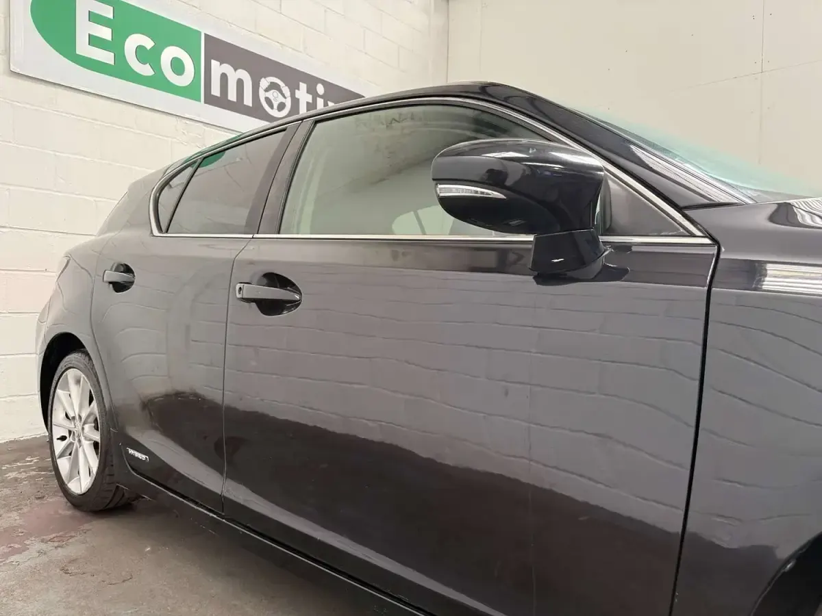 Used Lexus CT200h 136 HP (100 kW) 2011 Black Hatchback