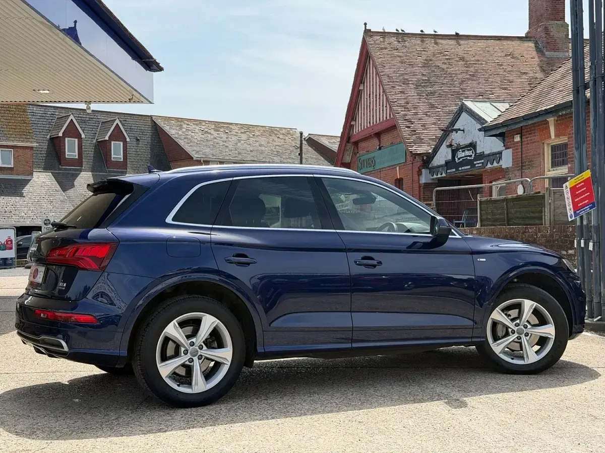 Used Audi Q5 S-Line 190 HP (139 kW) 2017 Blue SUV