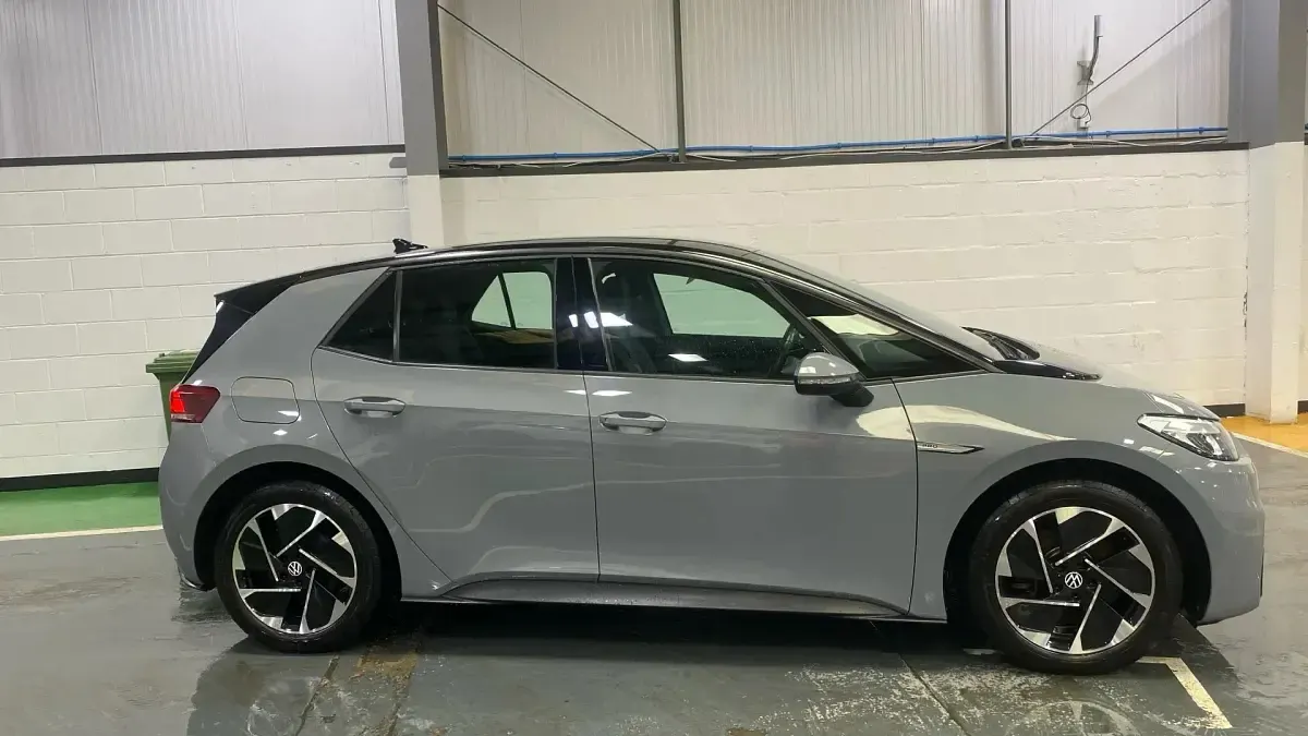 Usado VW ID.3 Pro Performance 150 kW (204 CV) 2021 Gris Utilitario
