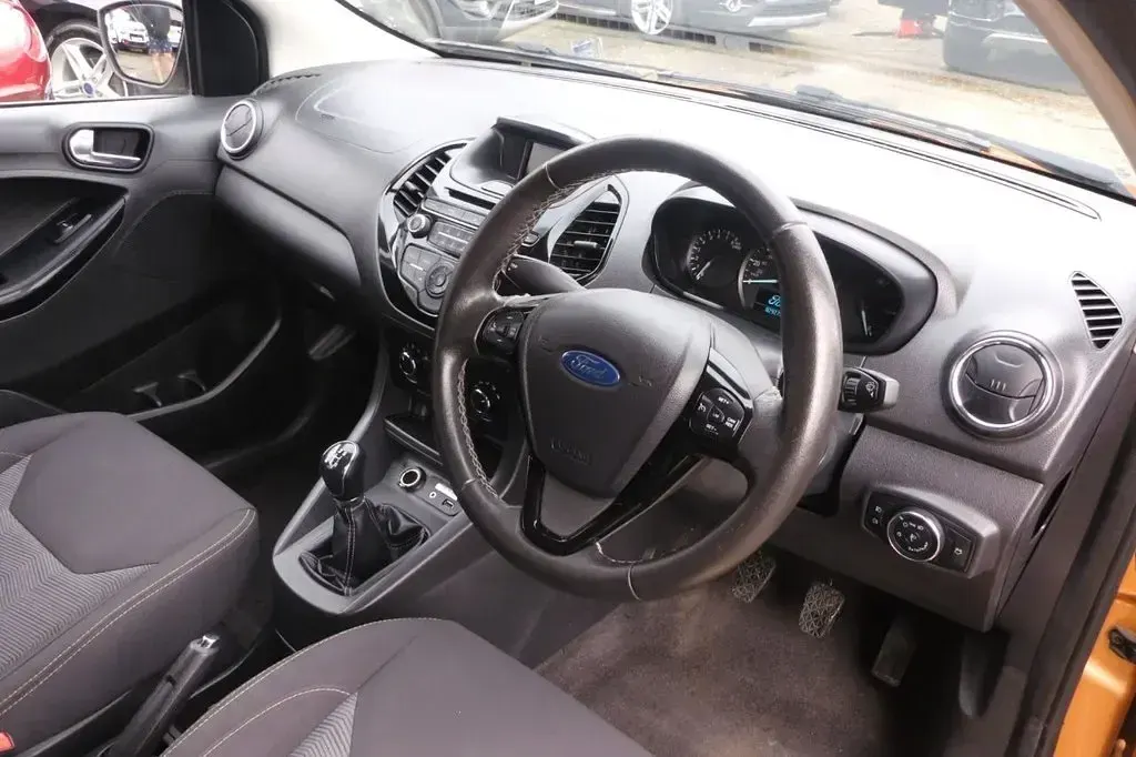Used Ford Ka Plus Zetec 85 HP (62 kW) 2017 Gold Hatchback