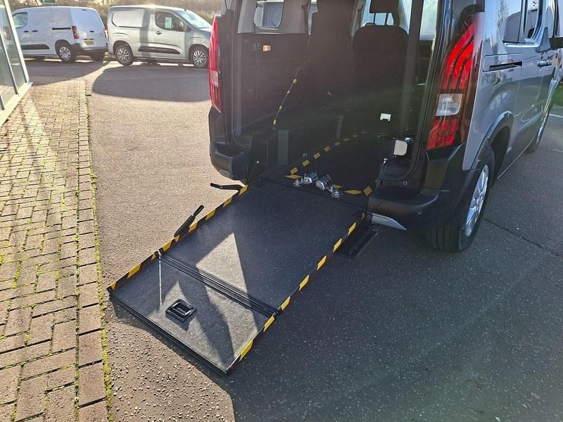 Used Peugeot Rifter Allure 101 HP (74 kW) 2020 Grey MPV