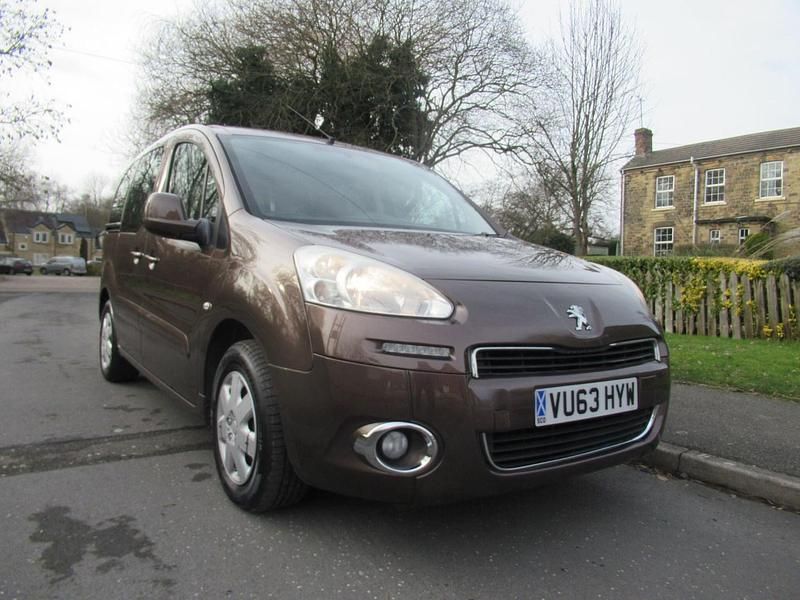 Used Peugeot TePee S 92 HP (67 kW) 2013 Brown MPV