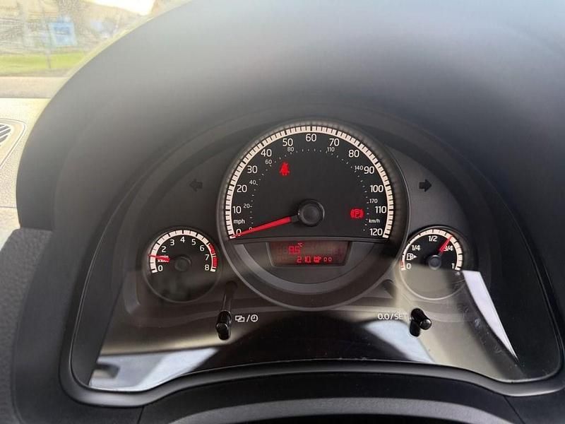 Used VW up! take up! 60 HP (44 kW) 2015 Silver Hatchback