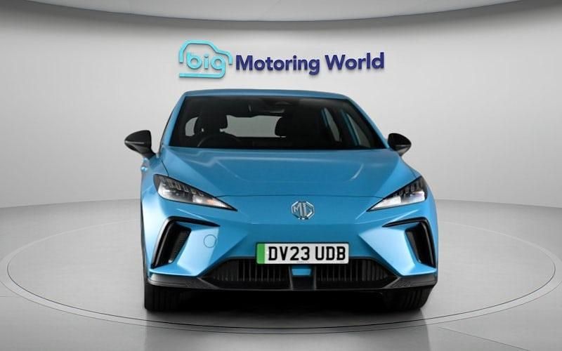 Begagnad MG MG4 EV SE 319 kW (435 HK) 2022 Blå Halvkombi