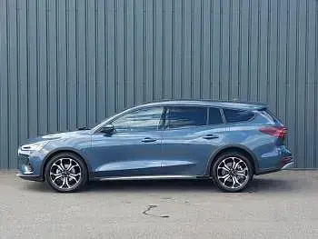 Used Ford Focus Active 125 HP (91 kW) 2022 Blue Estate