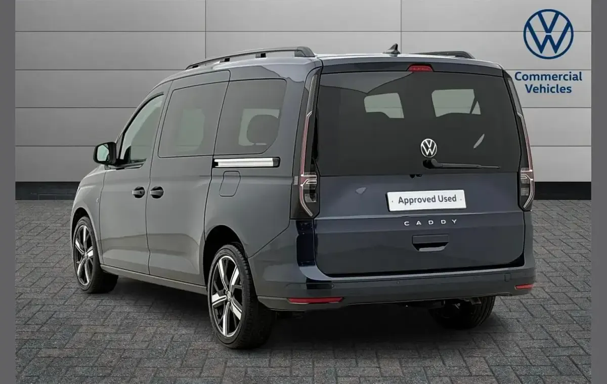 Used VW Caddy Maxi Life 122 HP (89 kW) 2025 Blue MPV
