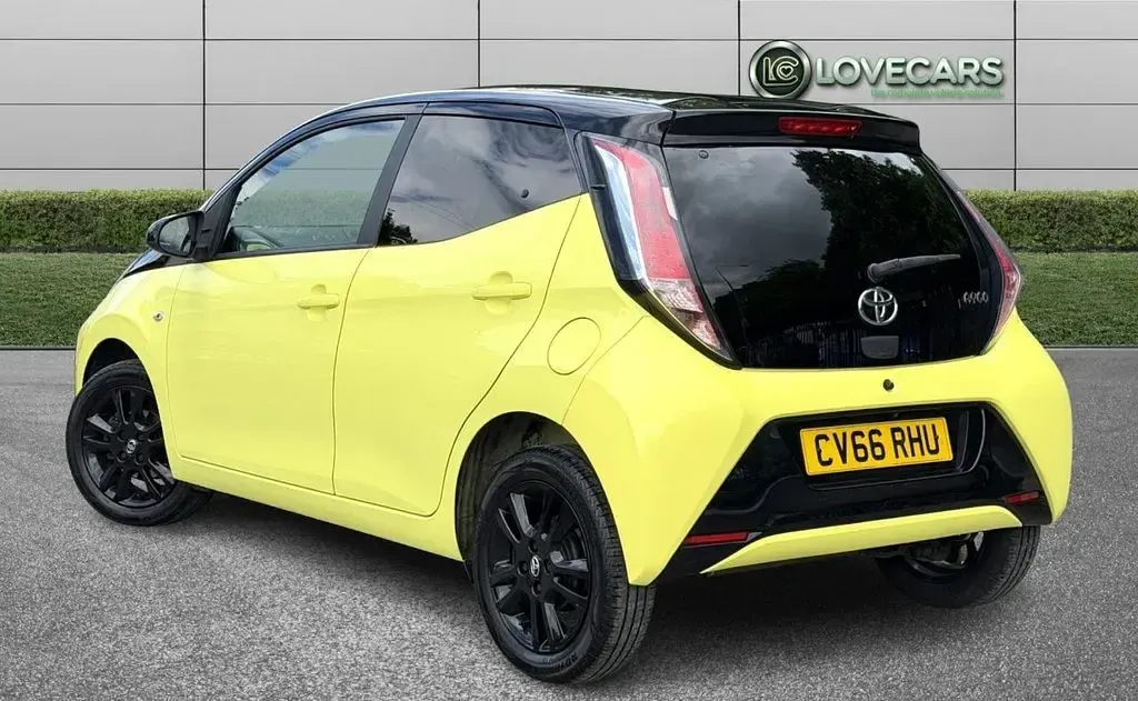 Used Toyota Aygo X-cite 68 HP (50 kW) 2016 Yellow Hatchback
