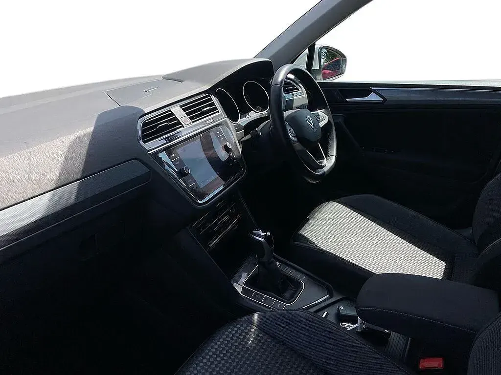 Used VW Tiguan Active 150 HP (110 kW) 2022 White SUV