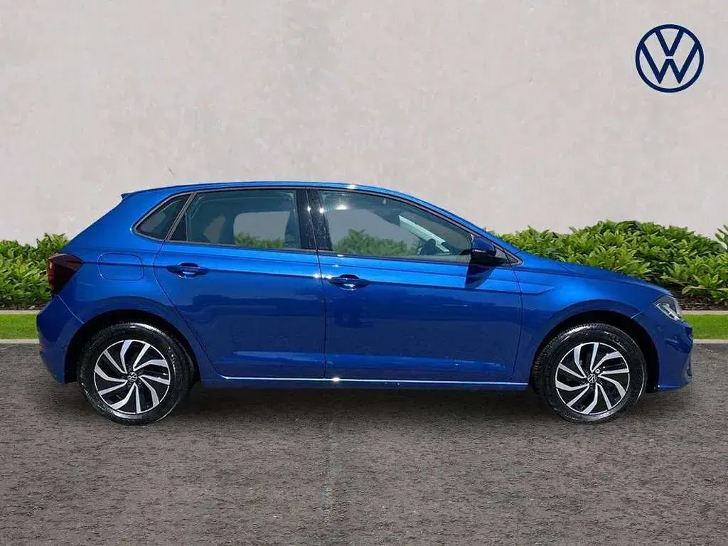 Used VW Polo Life 95 HP (69 kW) 2024 Blue Hatchback
