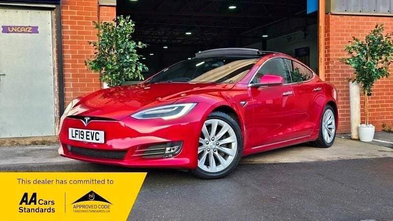 Used Tesla Model S 386 kW (525 HP) 2019 Red Hatchback