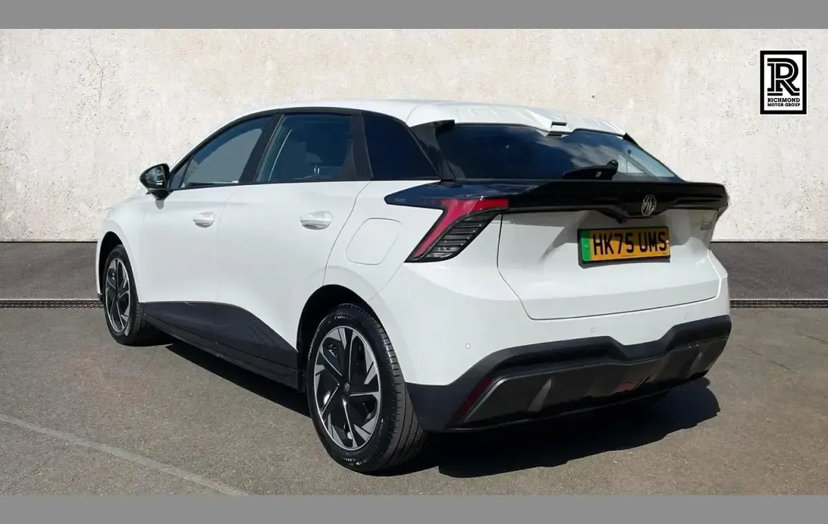 New MG MG4 EV SE 147 kW (200 HP) 2026 White Hatchback