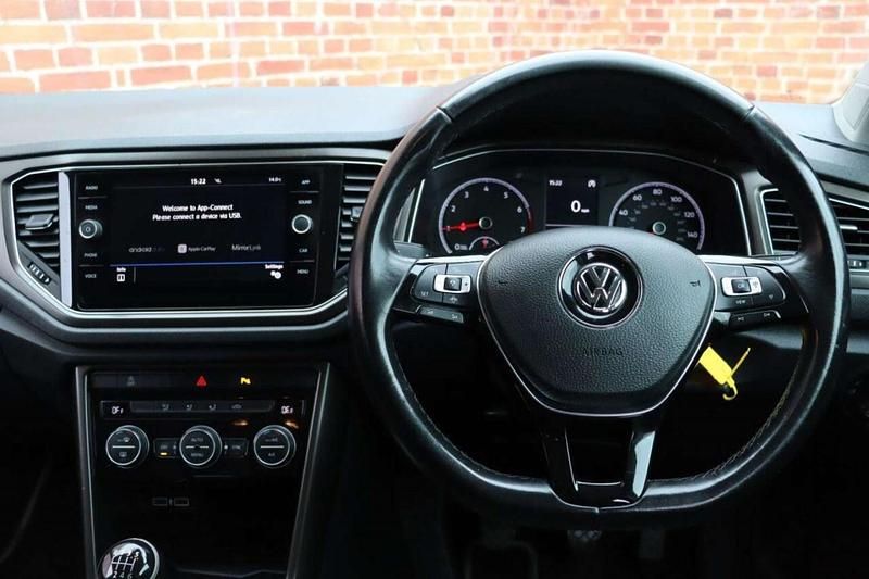 Used VW T-Roc SE 115 HP (84 kW) 2018 White SUV