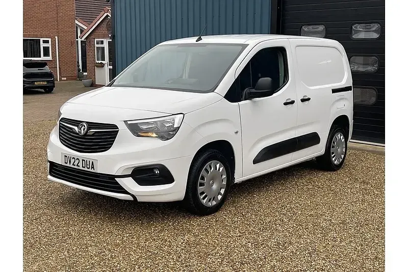 Begagnad Vauxhall Combo Sportive 100 HK (73 kW) 2022 Vit Minibuss