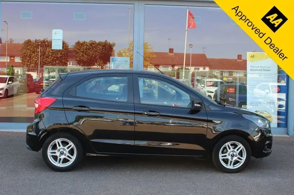 Used Ford Ka Plus Zetec 70 HP (51 kW) 2017 Black Hatchback