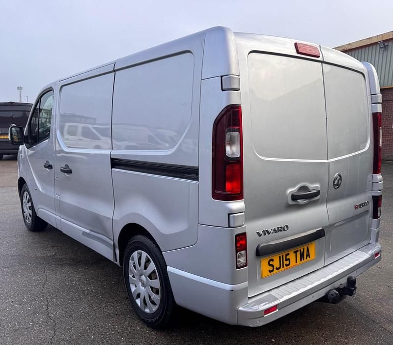 Used Vauxhall Vivaro Sportive 140 HP (102 kW) 2015 Grey MPV