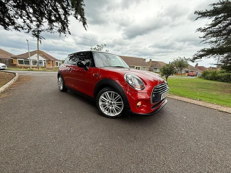 Used Mini Cooper Hatch 136 HP (100 kW) 2016 Red Hatchback
