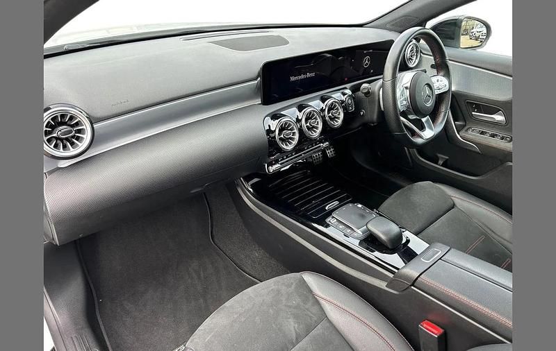 Used Mercedes A180 AMG Line Premium Plus 113 HP (83 kW) 2023 White Hatchback