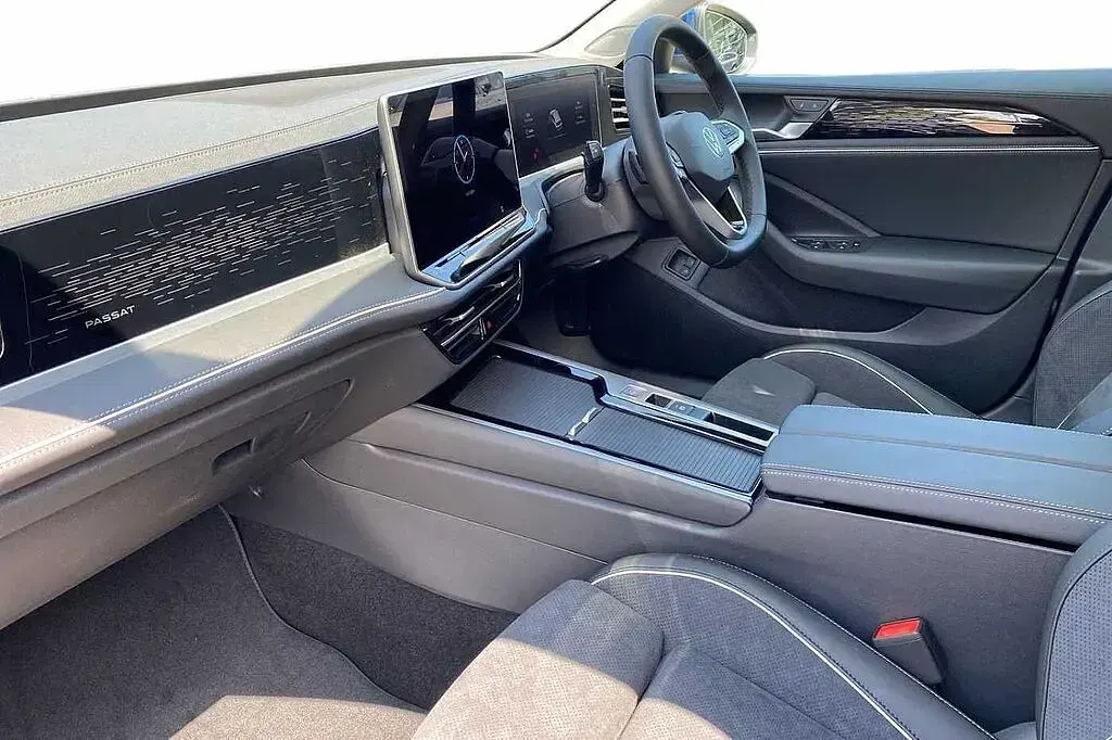 New VW Passat Elegance 204 HP (150 kW) 2026 Blue Estate