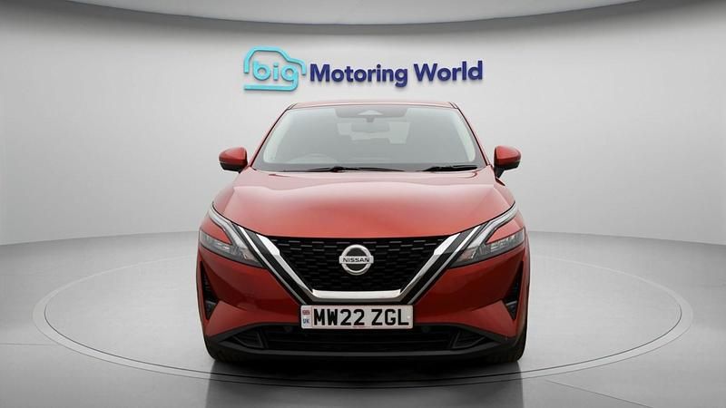 Used Nissan Qashqai N-Connecta 140 HP (102 kW) 2022 Red SUV