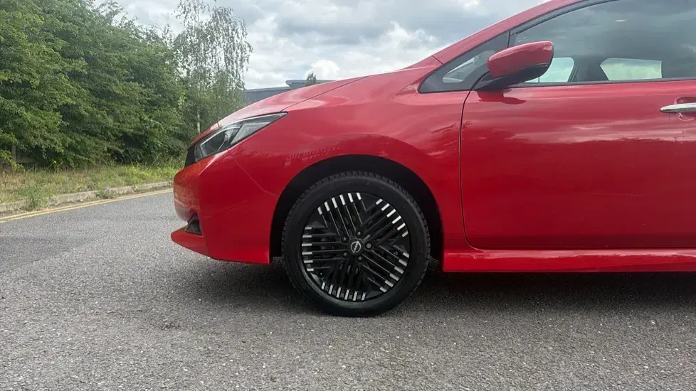 Used Nissan Leaf N-Connecta 160 kW (218 HP) 2022 Red Hatchback