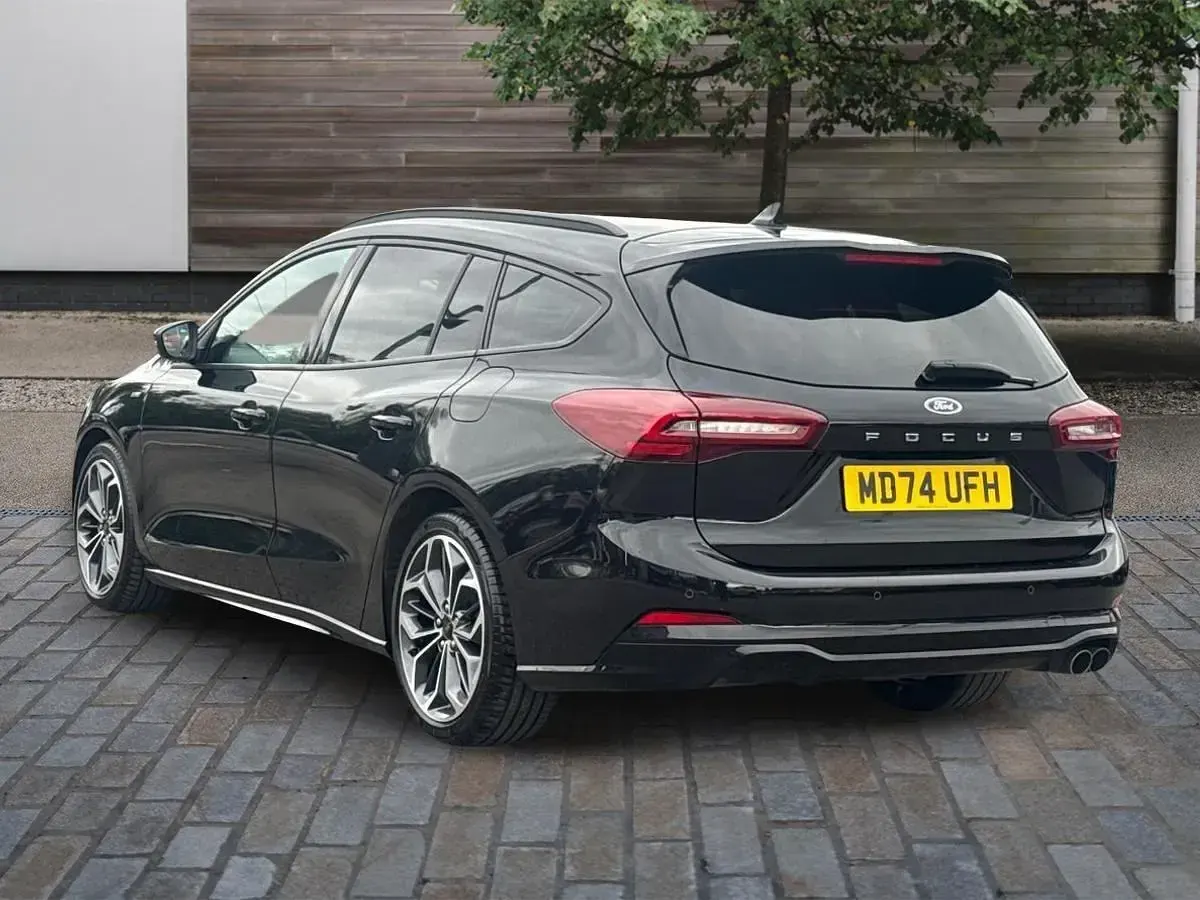 Begagnad Ford Focus ST-Line X 125 HK (91 kW) 2024 Svart Kombi