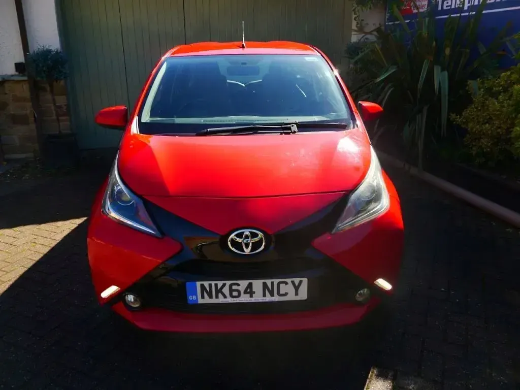 Begagnad Toyota Aygo x-press 2014 Röd Halvkombi