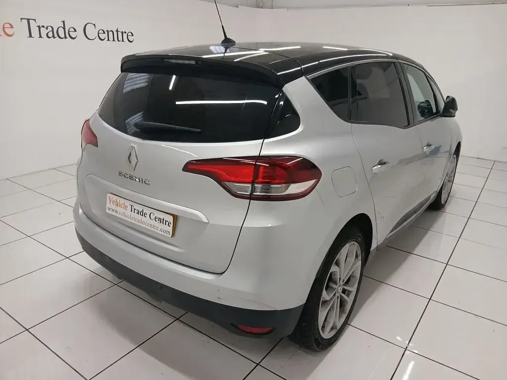 Used Renault Scénic Iconic 120 HP (88 kW) 2019 Silver MPV