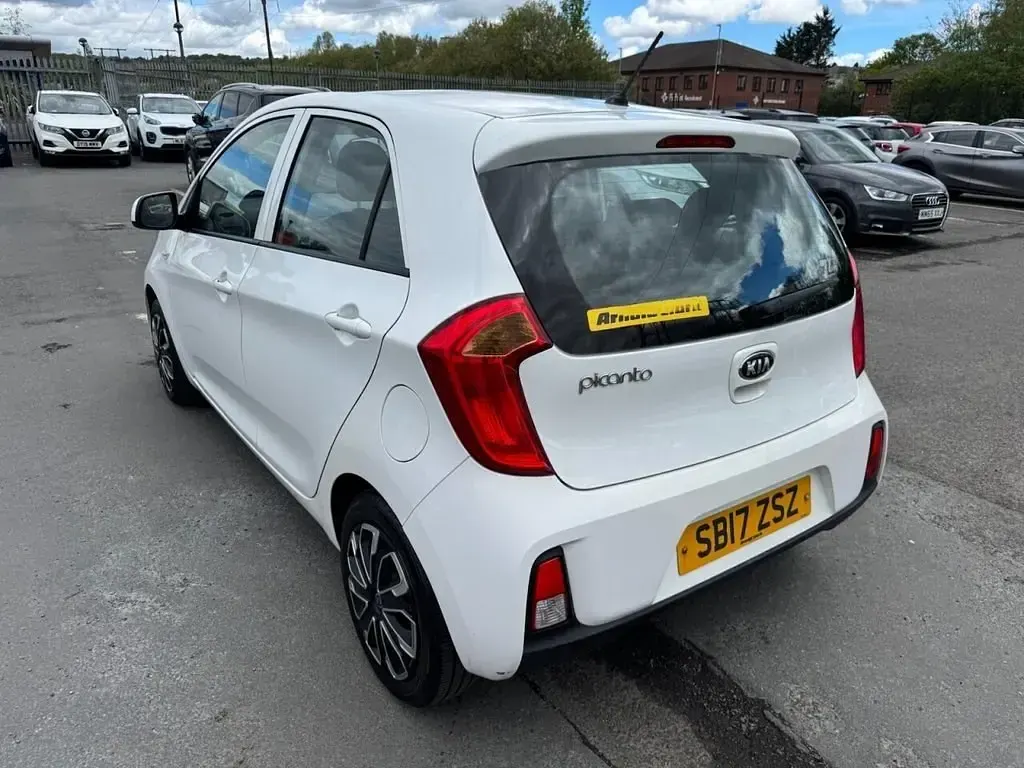 Second-hand Kia Picanto Air 2017 Alb Hatchback