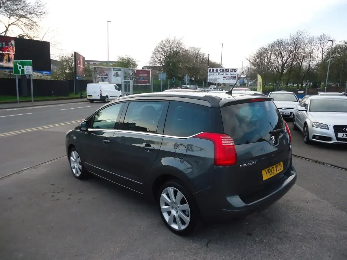 Used Peugeot 5008 Allure 115 HP (84 kW) 2013 Grey MPV