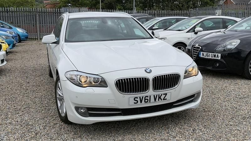 White Used 2011 BMW 520 Estate | £3,999 (Fair price) - Image 1/4