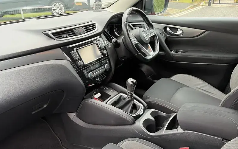Used Nissan Qashqai N-Connecta 116 HP (85 kW) 2018 Red SUV