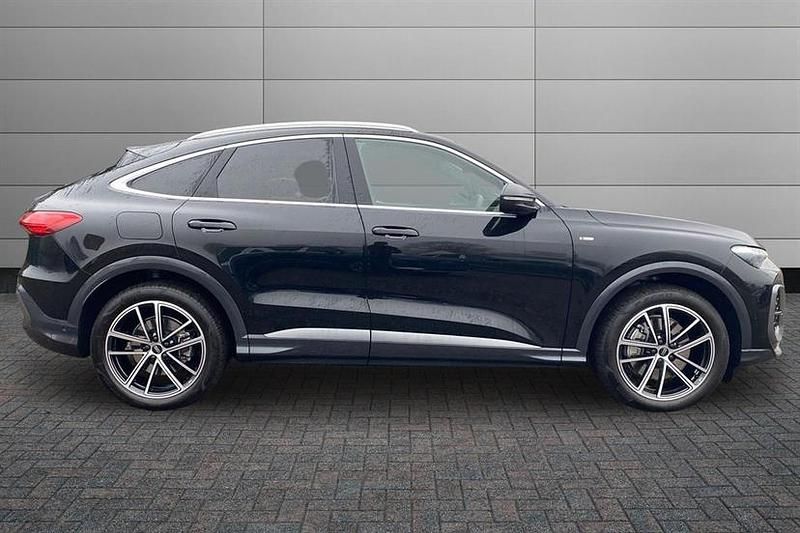 Used Audi Q5 Advanced 204 HP (150 kW) 2025 Mythos black SUV