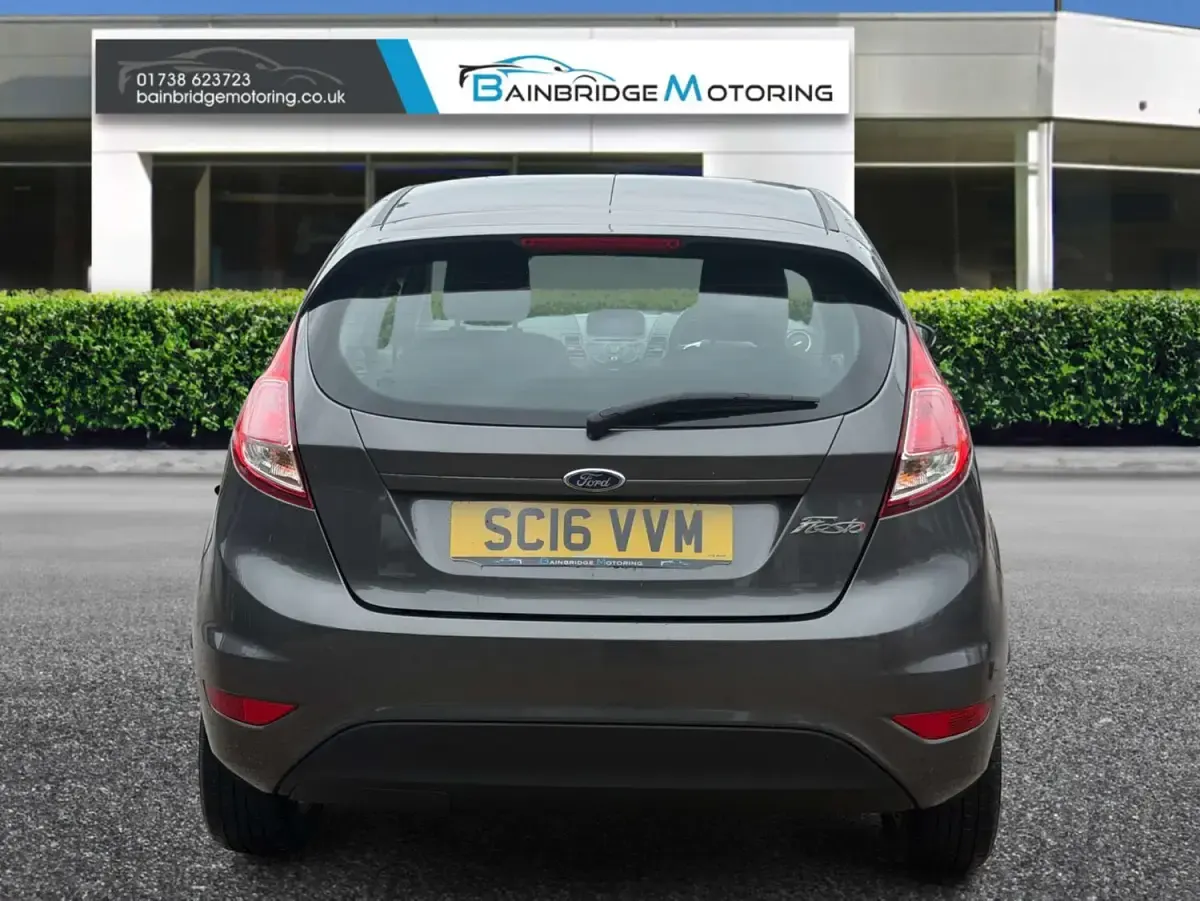 Used Ford Fiesta Zetec 82 HP (60 kW) 2016 Grey Hatchback