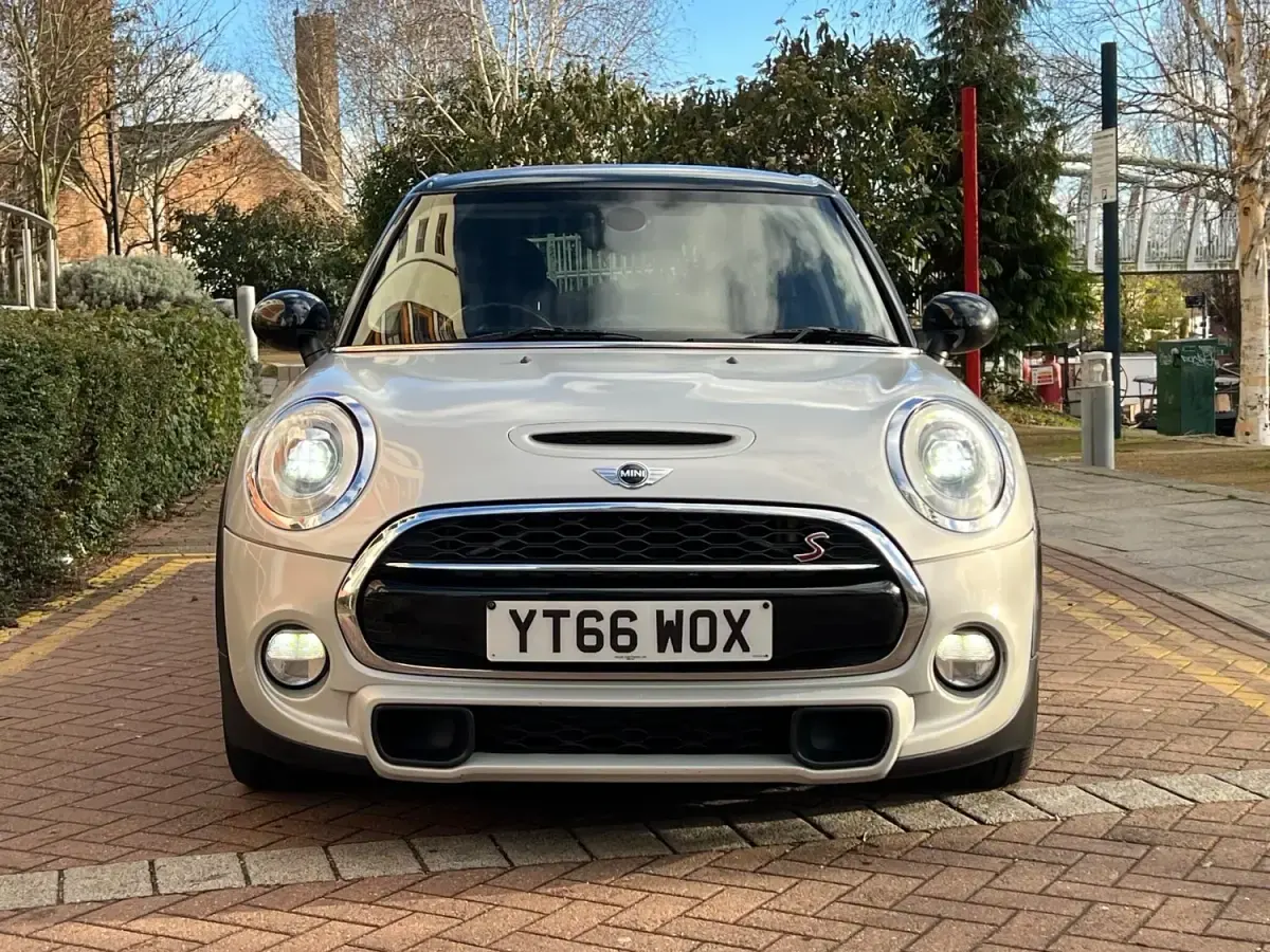 Używany Mini Cooper S Hatch 2016 Srebrny Hatchback