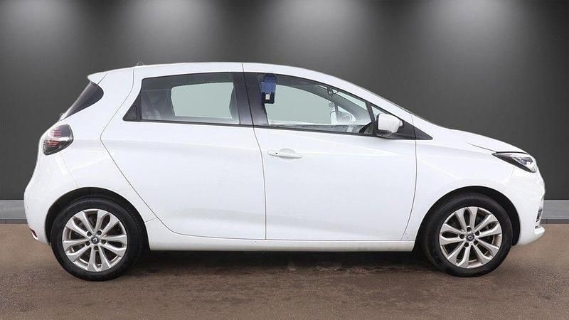 Used Renault Zoe Iconic 80 kW (109 HP) 2020 White Hatchback