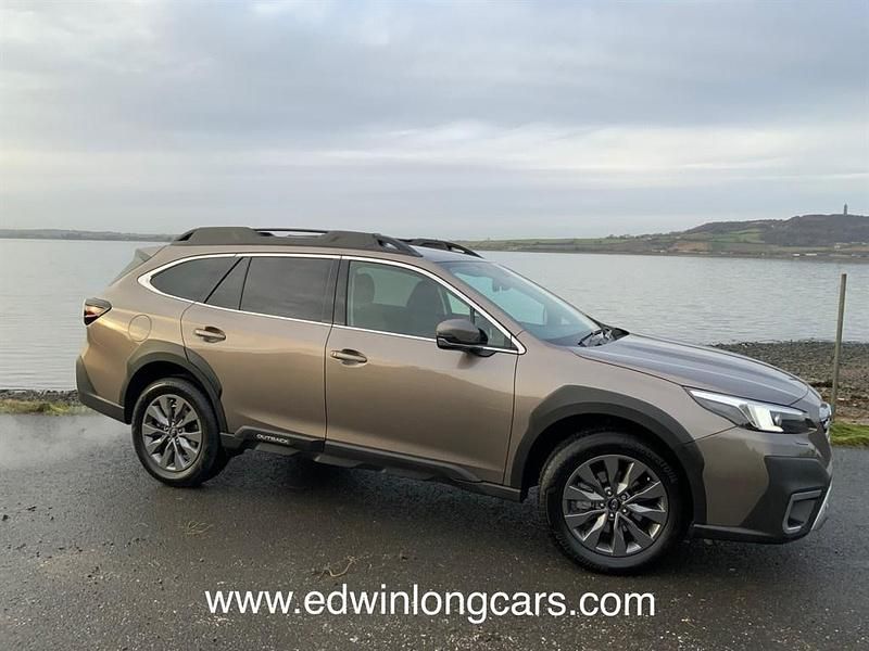 Używany Subaru Outback 180 KM (132 kW) 2025 Złoty Kombi