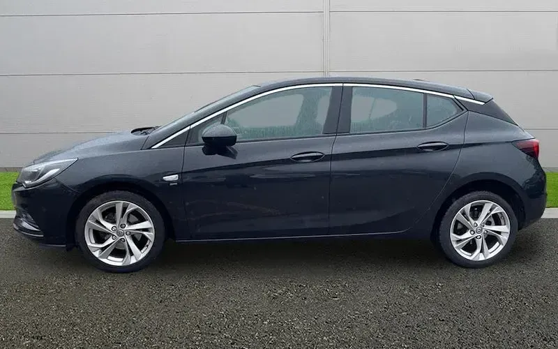 Used Vauxhall Astra SRi 105 HP (77 kW) 2016 Black Hatchback