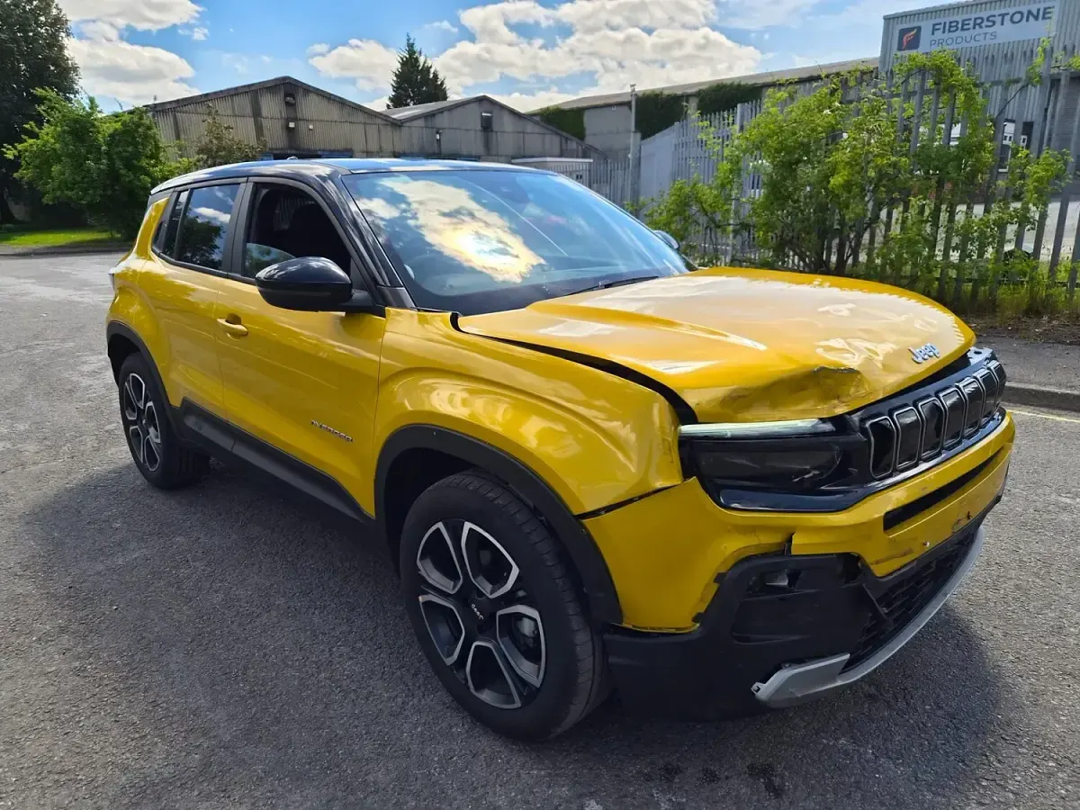 Used Jeep Avenger Summit 100 HP (73 kW) 2026 Yellow SUV