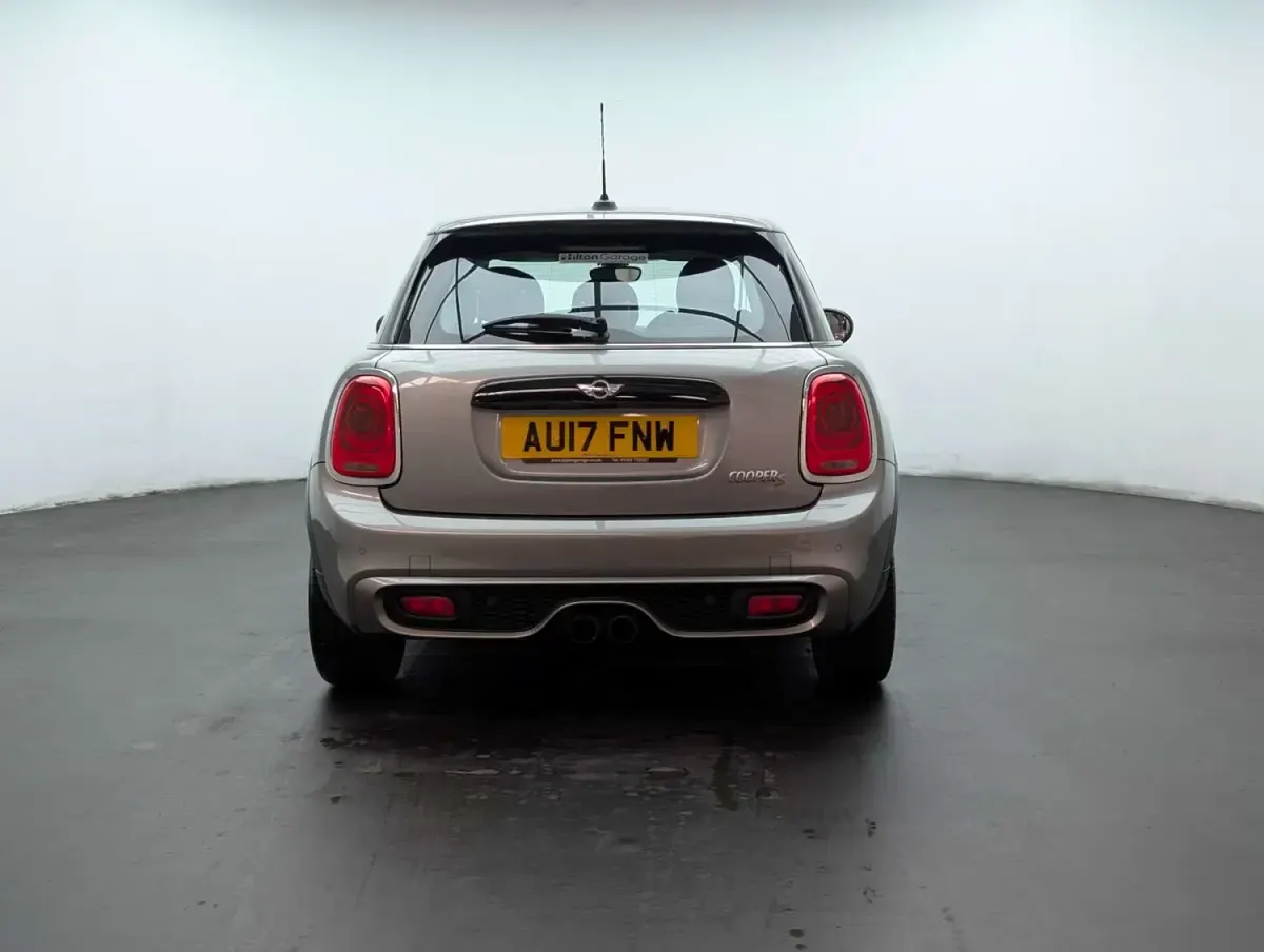 Usado Mini Cooper S Hatch 192 HP (141 kW) 2017 Prateado Citadino
