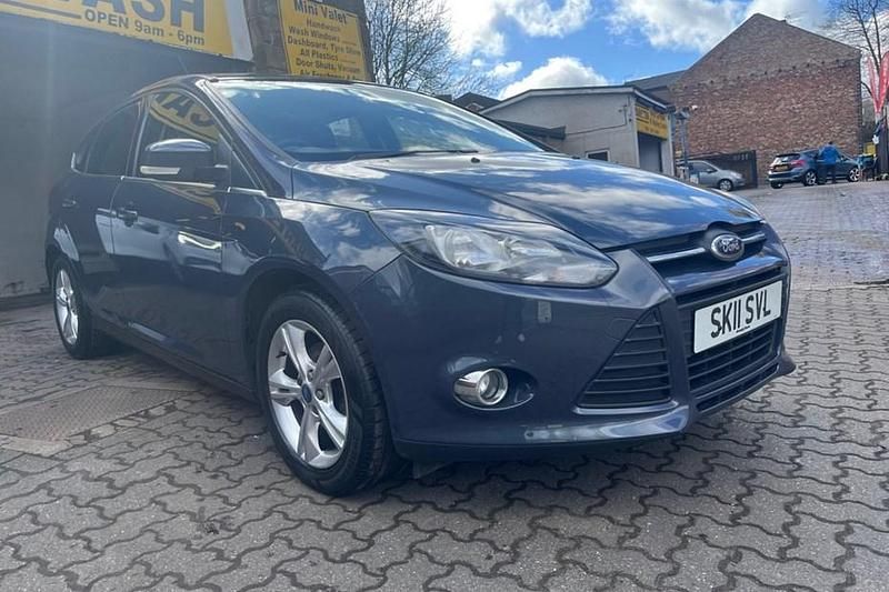 Used Ford Focus Zetec 125 HP (91 kW) 2011 Grey Hatchback