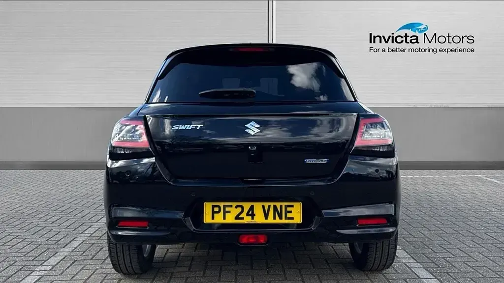 Begagnad Suzuki Swift 82 HK (60 kW) 2024 Svart Halvkombi