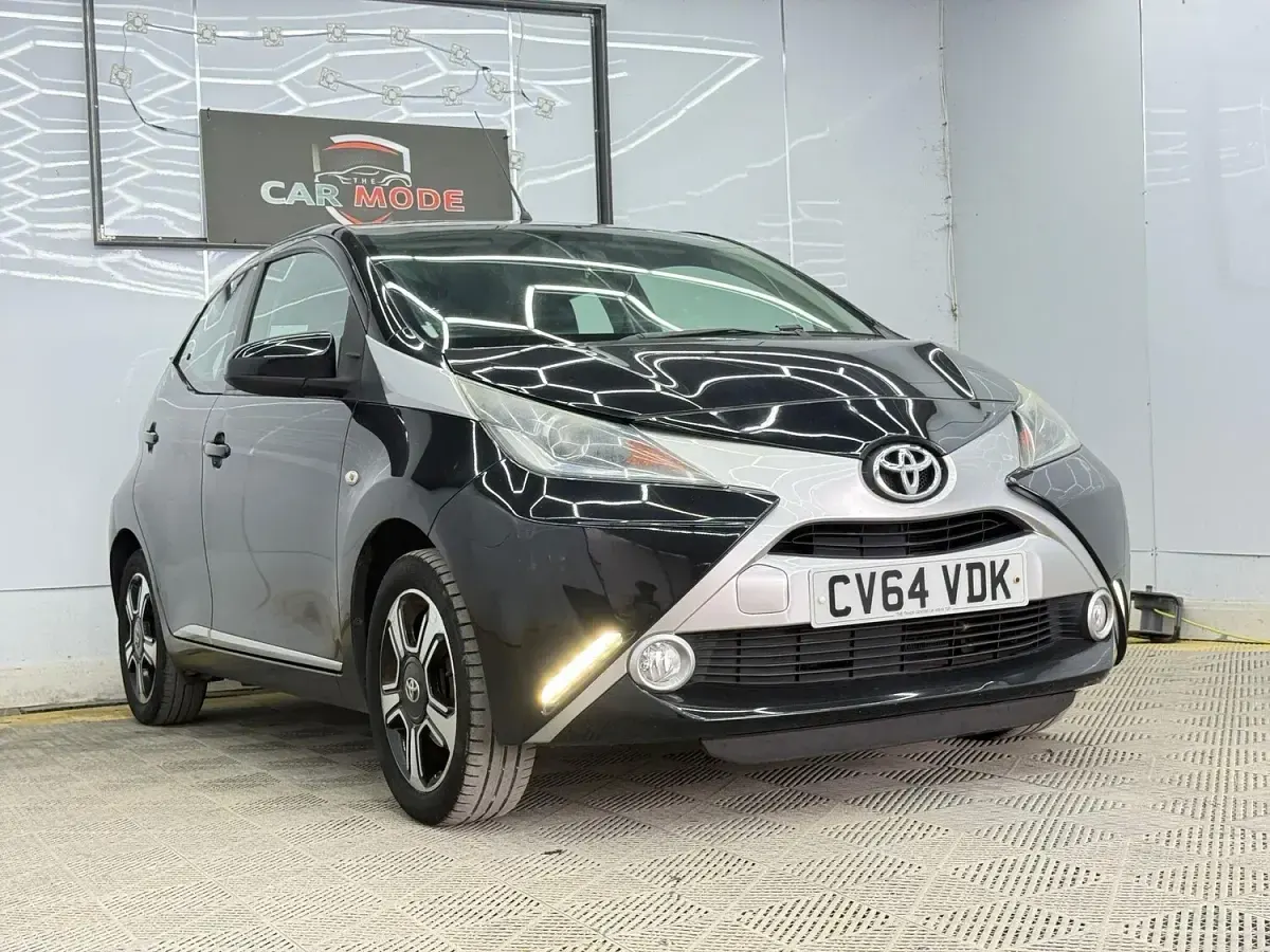 Used Toyota Aygo X-clusiv 69 HP (50 kW) 2015 Black Hatchback