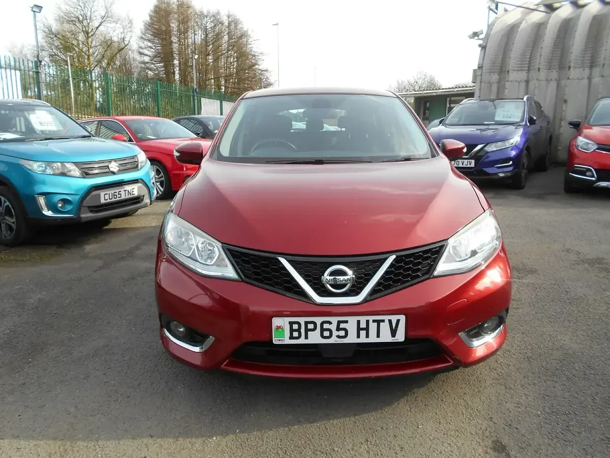 Used Nissan Pulsar Acenta 110 HP (80 kW) 2015 Red Hatchback