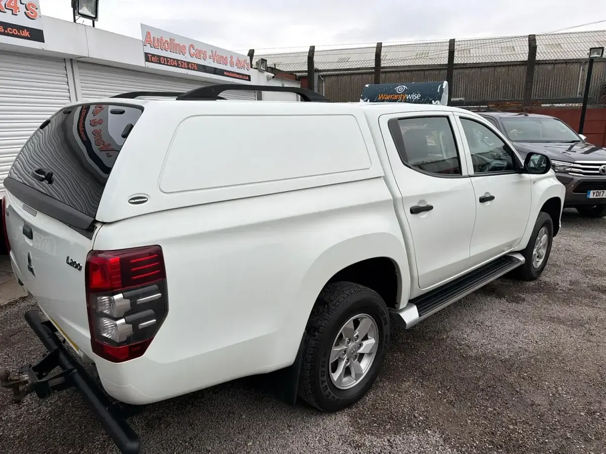 Używany Mitsubishi L200 150 KM (110 kW) 2020 Biały Pickup