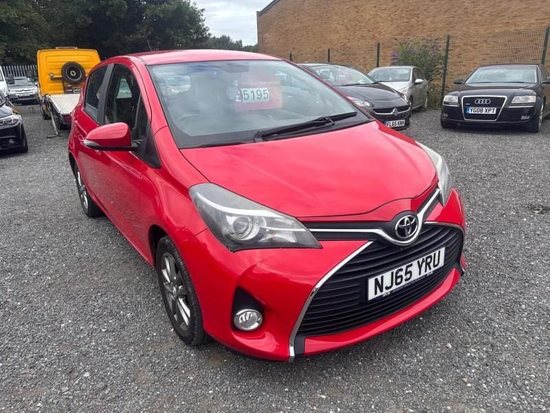 Red Used 2015 Toyota Yaris Hatchback | £5,195 (Fair price) - Image 1/4